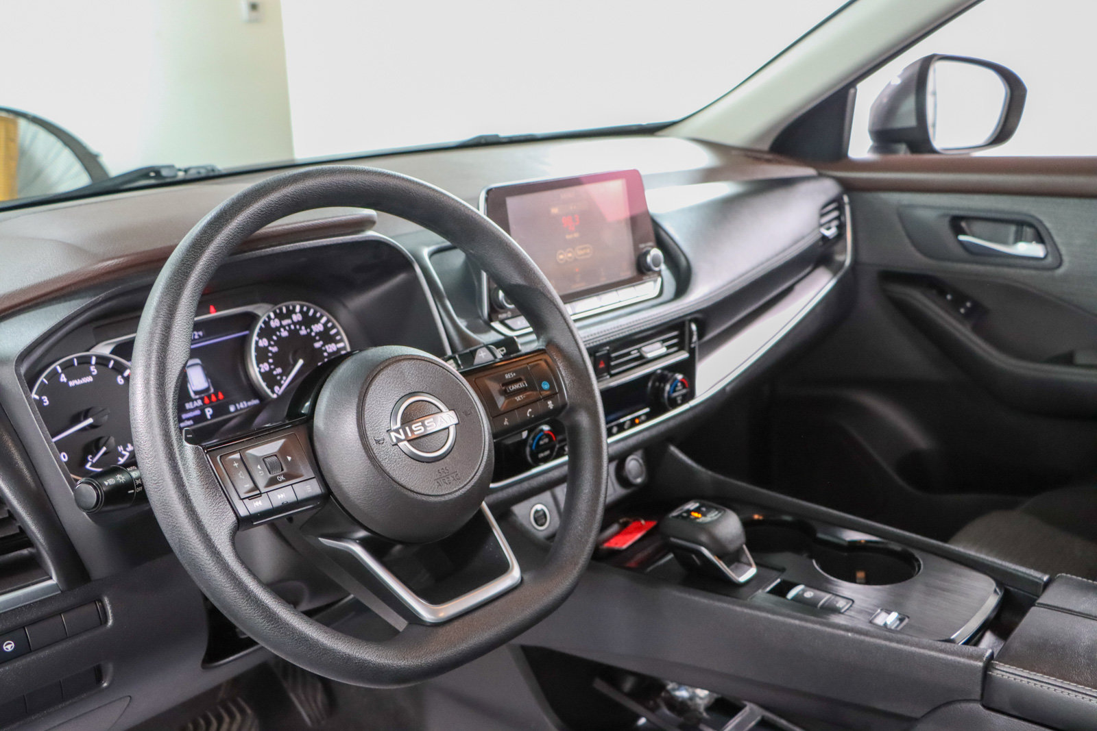Used 2022 Nissan Rogue SV FWD image 22