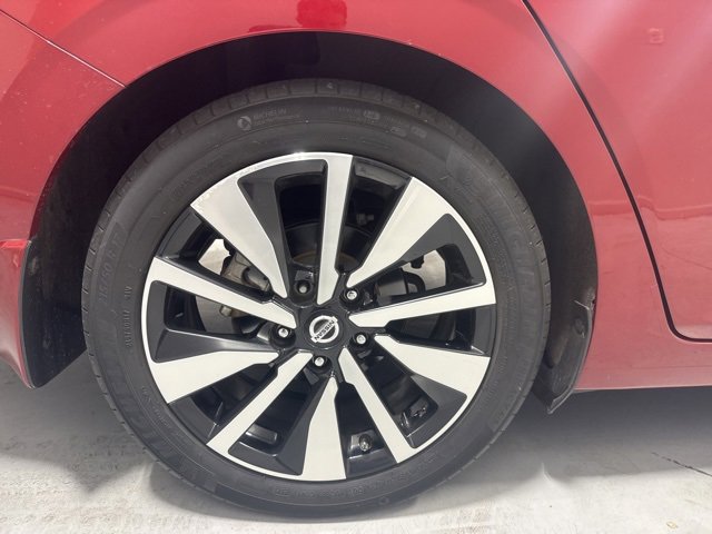 Used 2022 Nissan Sentra SV w/ SV Premium Package image 6