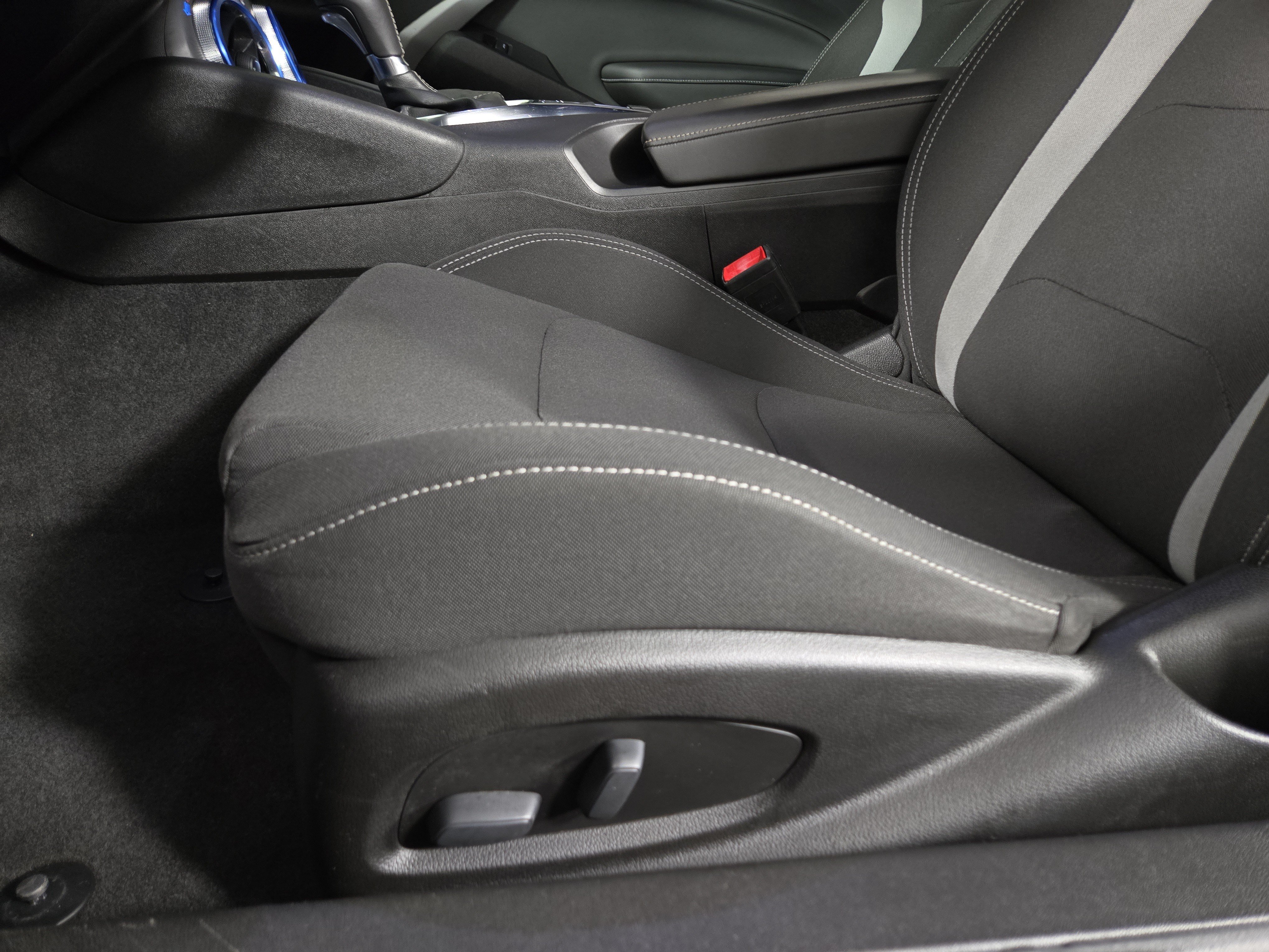 Used 2021 Chevrolet Camaro LT w/ Technology Package RWD image 28