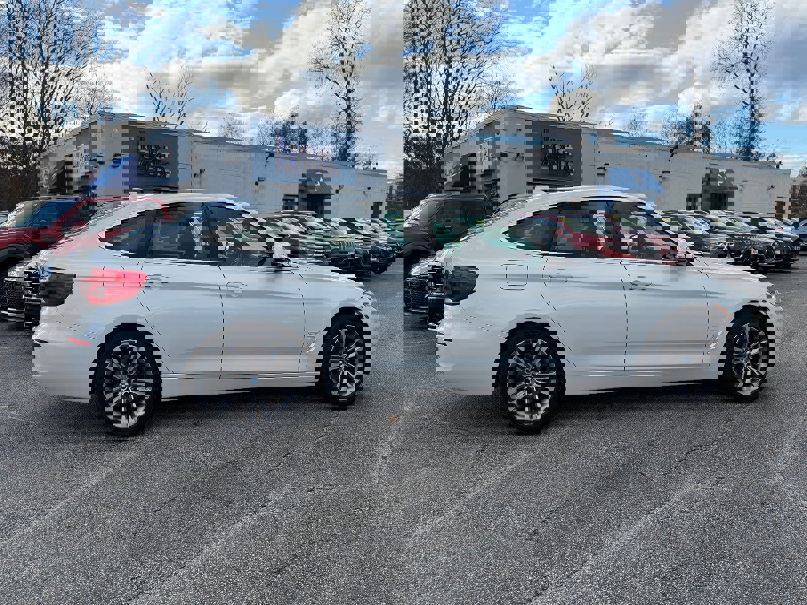 Used 2018 BMW 330i Gran Turismo xDrive 330 Gran Turismo i xDrive image 2