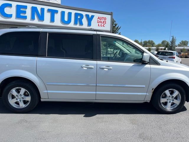 Used 2008 Dodge Grand Caravan SXT w/ Entertainment Group 2 FWD image 15