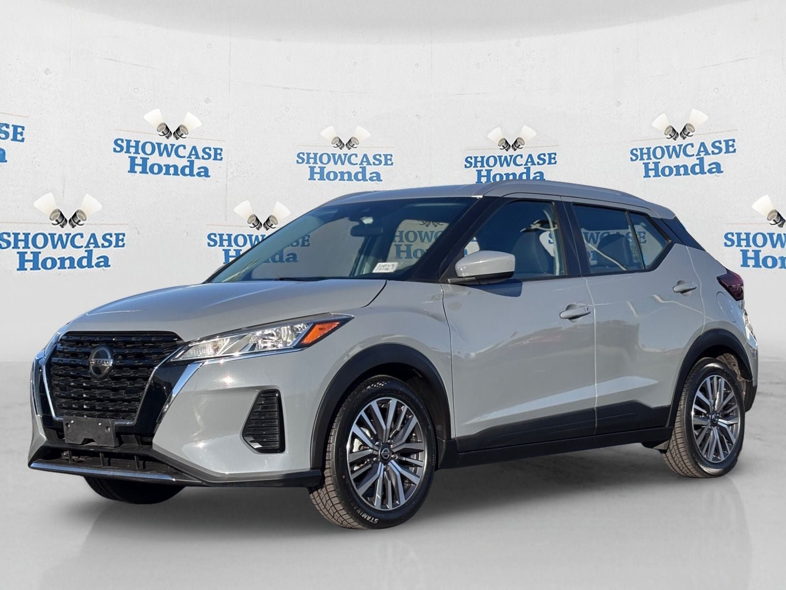 Used 2021 Nissan Kicks SV FWD image 2