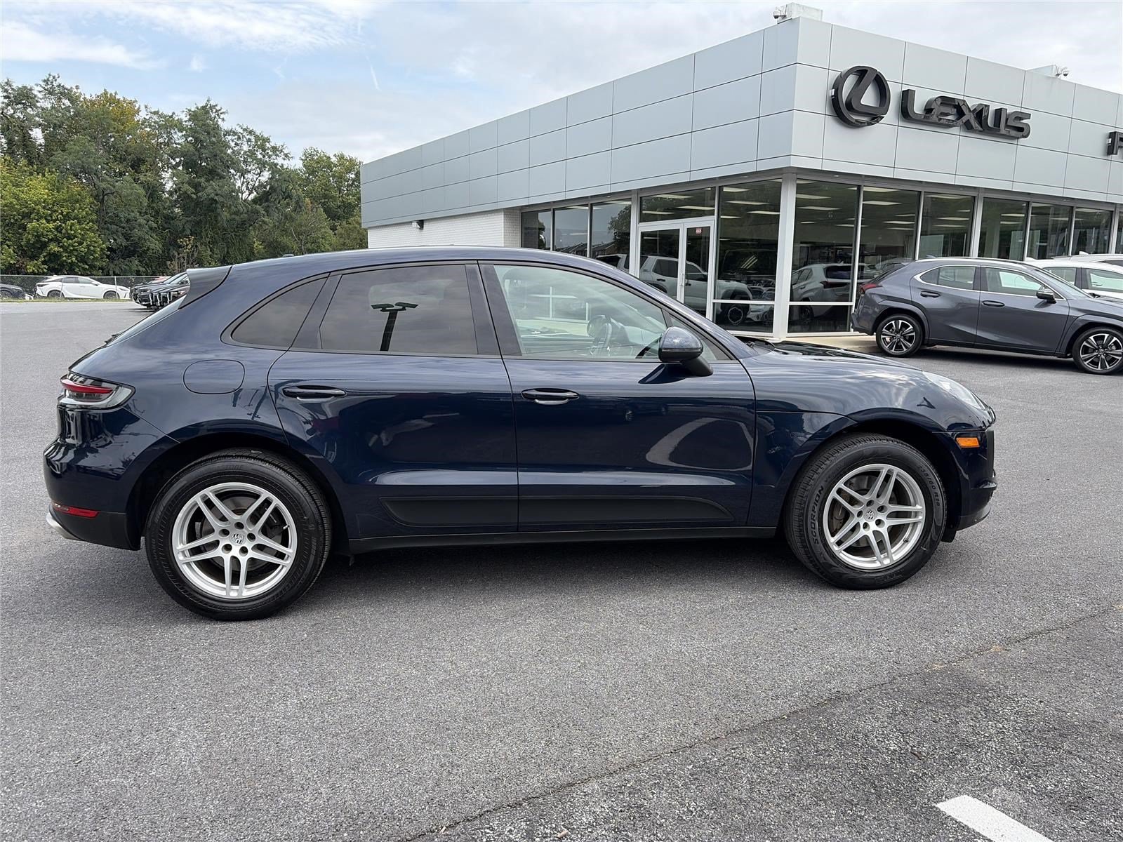 Used 2019 Porsche Macan AWD/4WD image 6