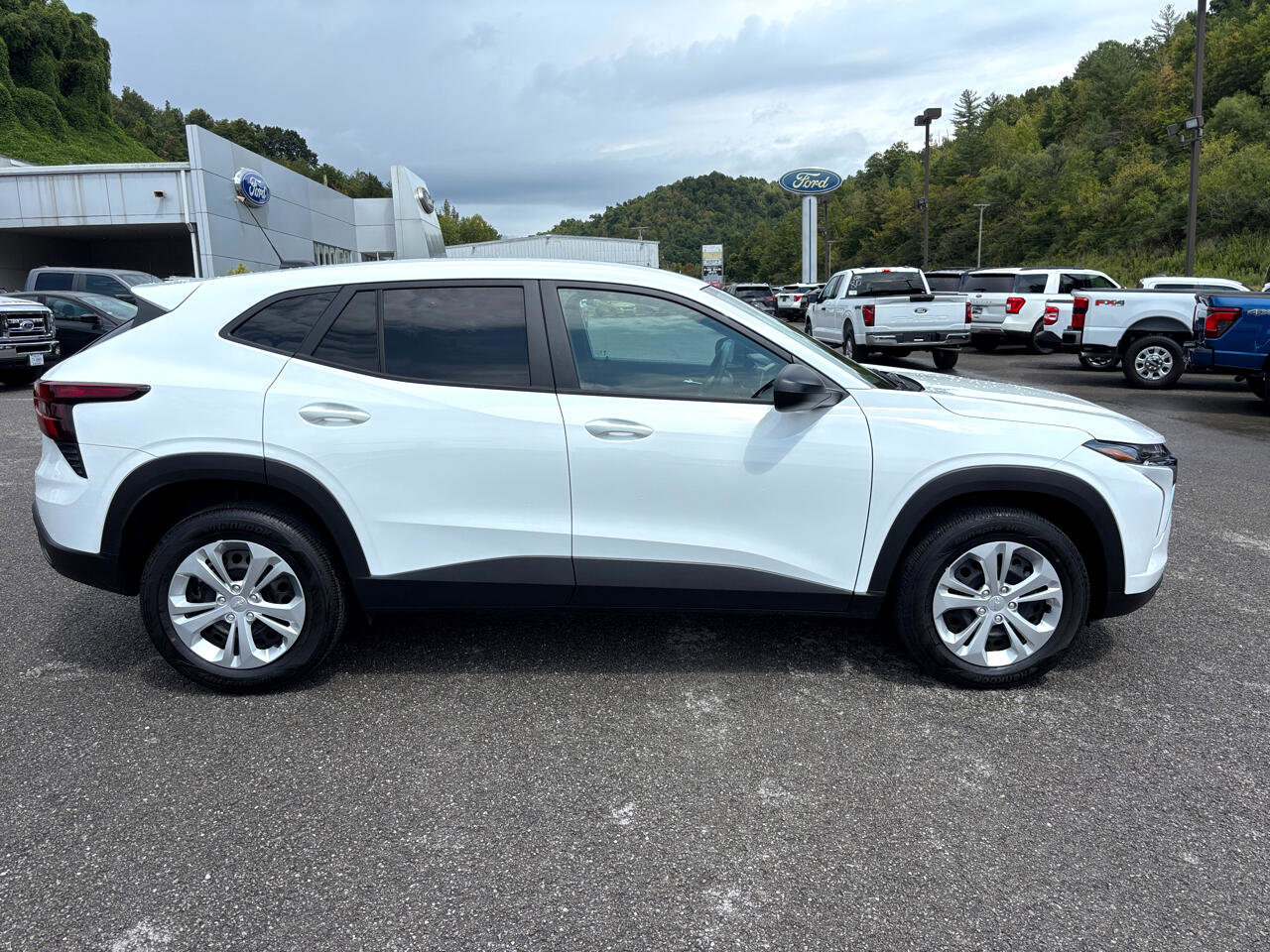 Used 2025 Chevrolet Trax LS image 4