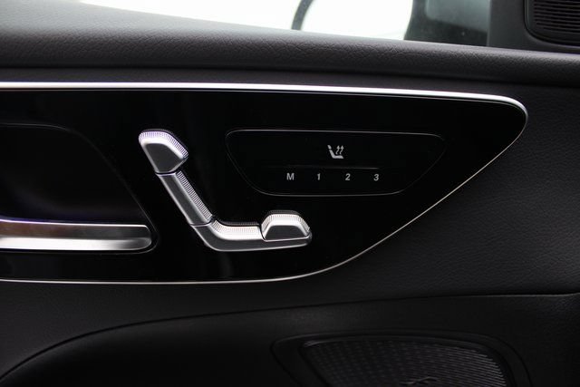 New 2025 Mercedes-Benz C 300 4MATIC Sedan image 12