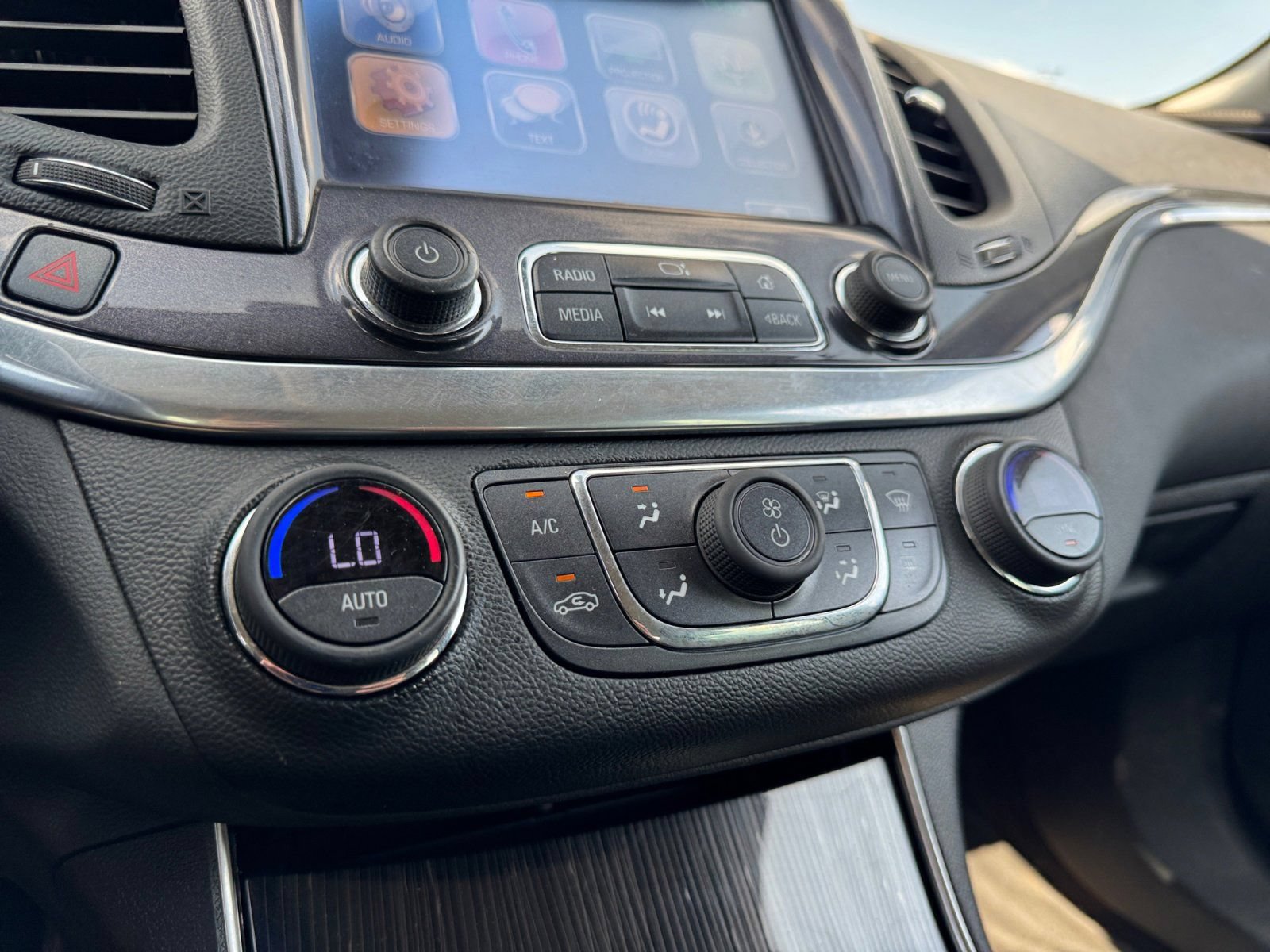 Used 2017 Chevrolet Impala LT FWD image 21