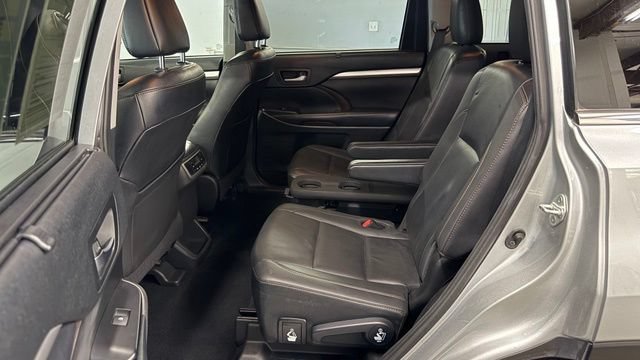 Used 2019 Toyota Highlander XLE FWD image 24