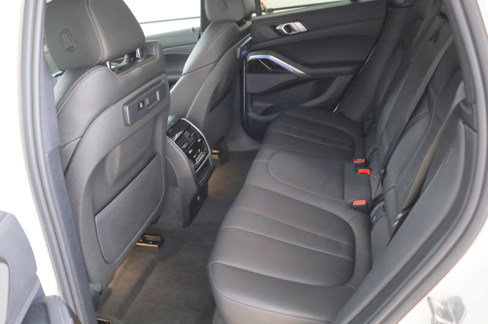 Used 2020 BMW X6 xDrive40i w/ M Sport Package AWD/4WD image 27