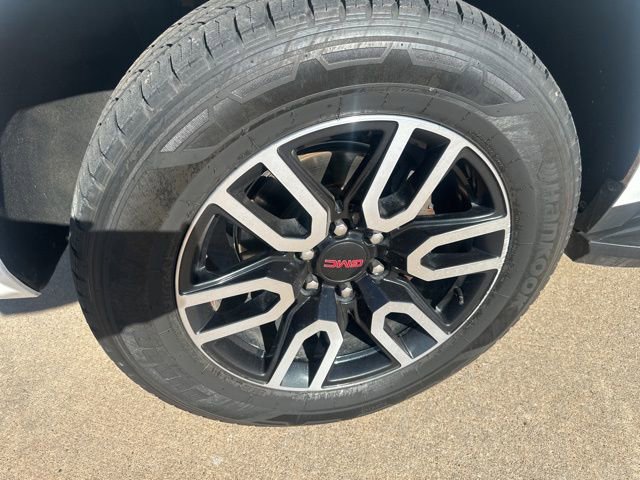 Used 2022 GMC Yukon XL AT4 image 12