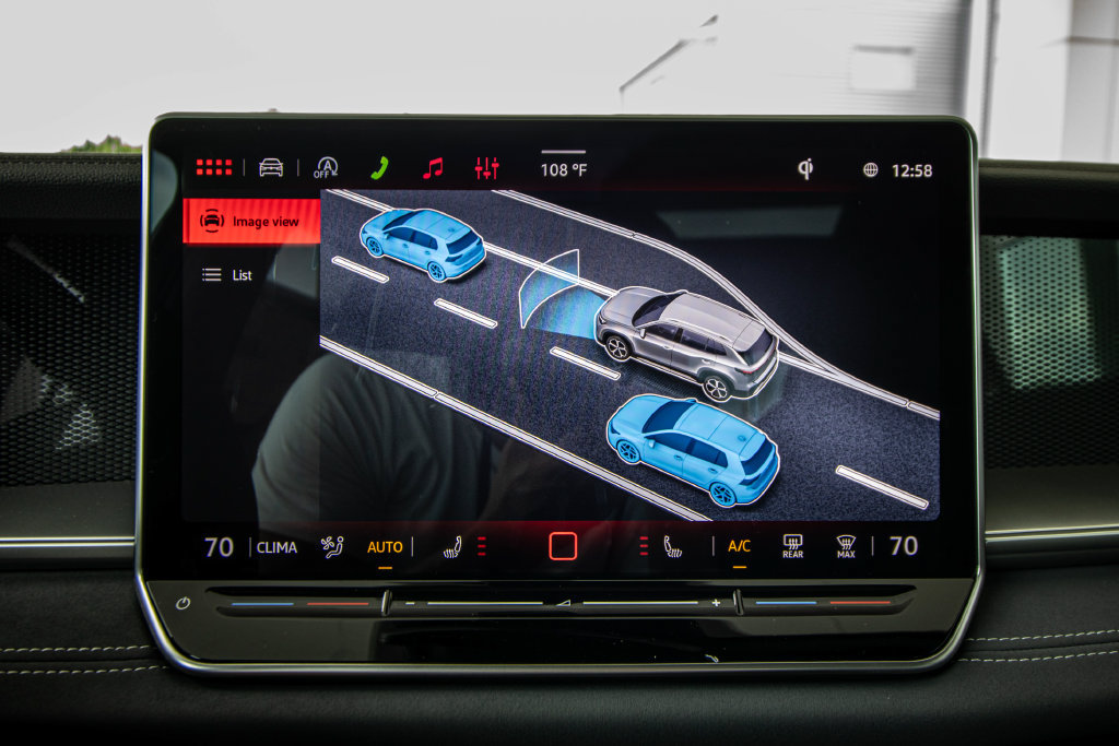New 2026 Volkswagen Tiguan SE R-Line FWD image 43