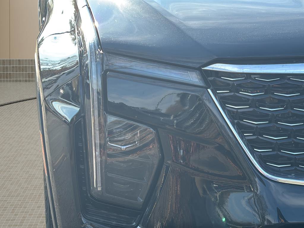 Used 2024 Cadillac XT4 Premium Luxury image 10