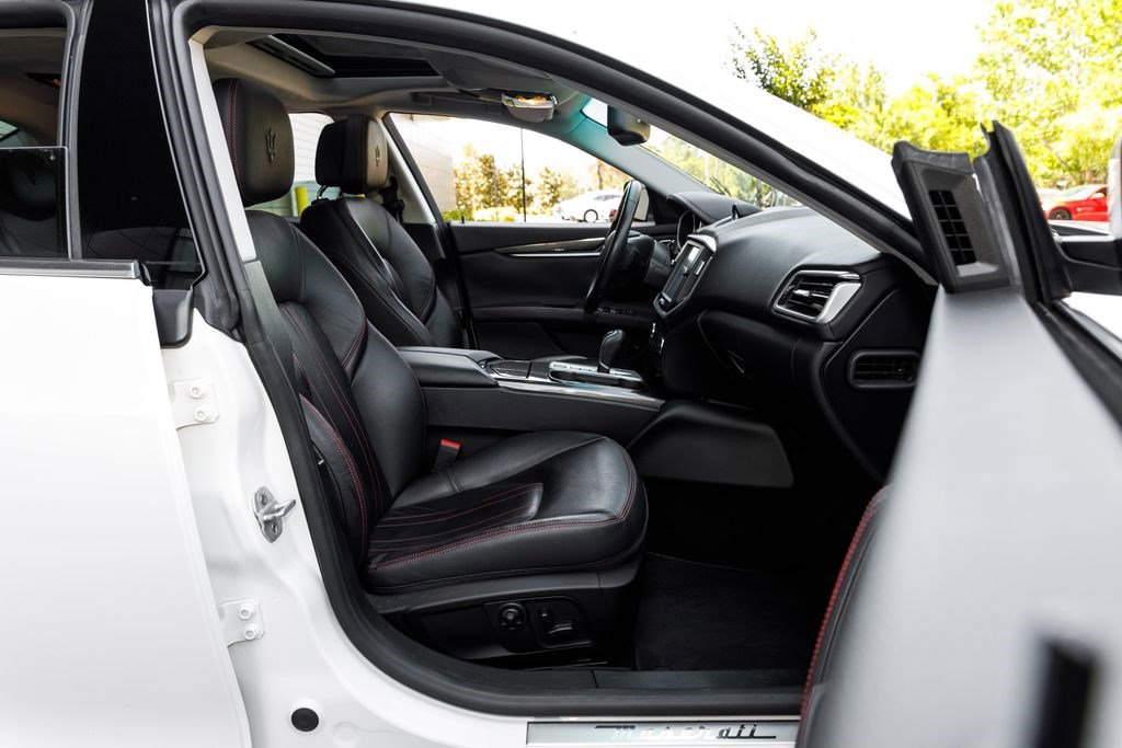 Used 2016 Maserati Ghibli image 11