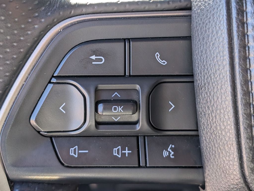 Used 2025 Toyota 4Runner SR5 AWD/4WD image 16