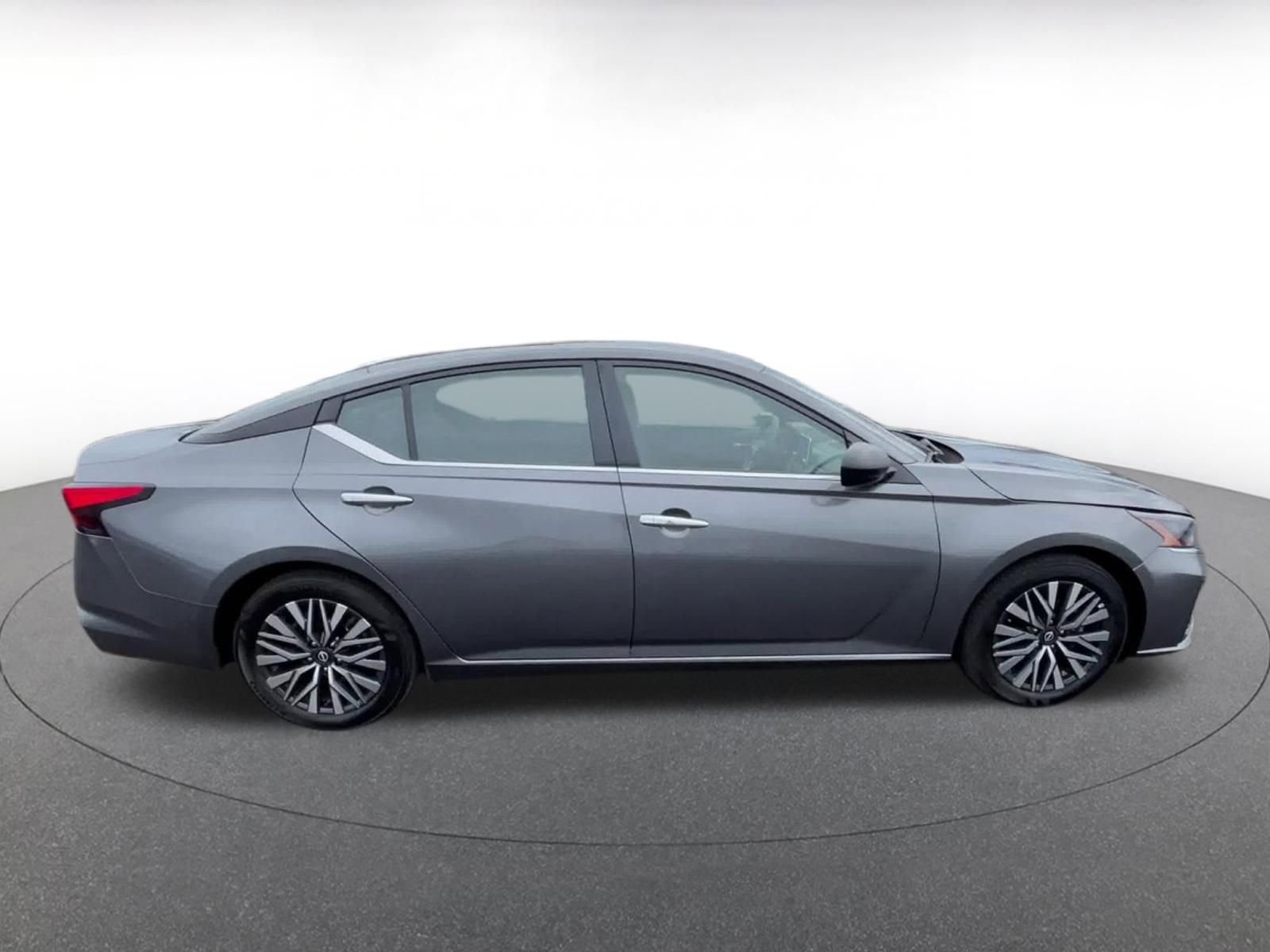 Used 2024 Nissan Altima 2.5 SV image 16