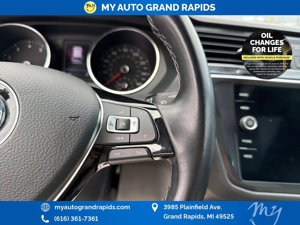Used 2020 Volkswagen Tiguan SE R-Line w/ 3rd Row Seat Package AWD/4WD image 15