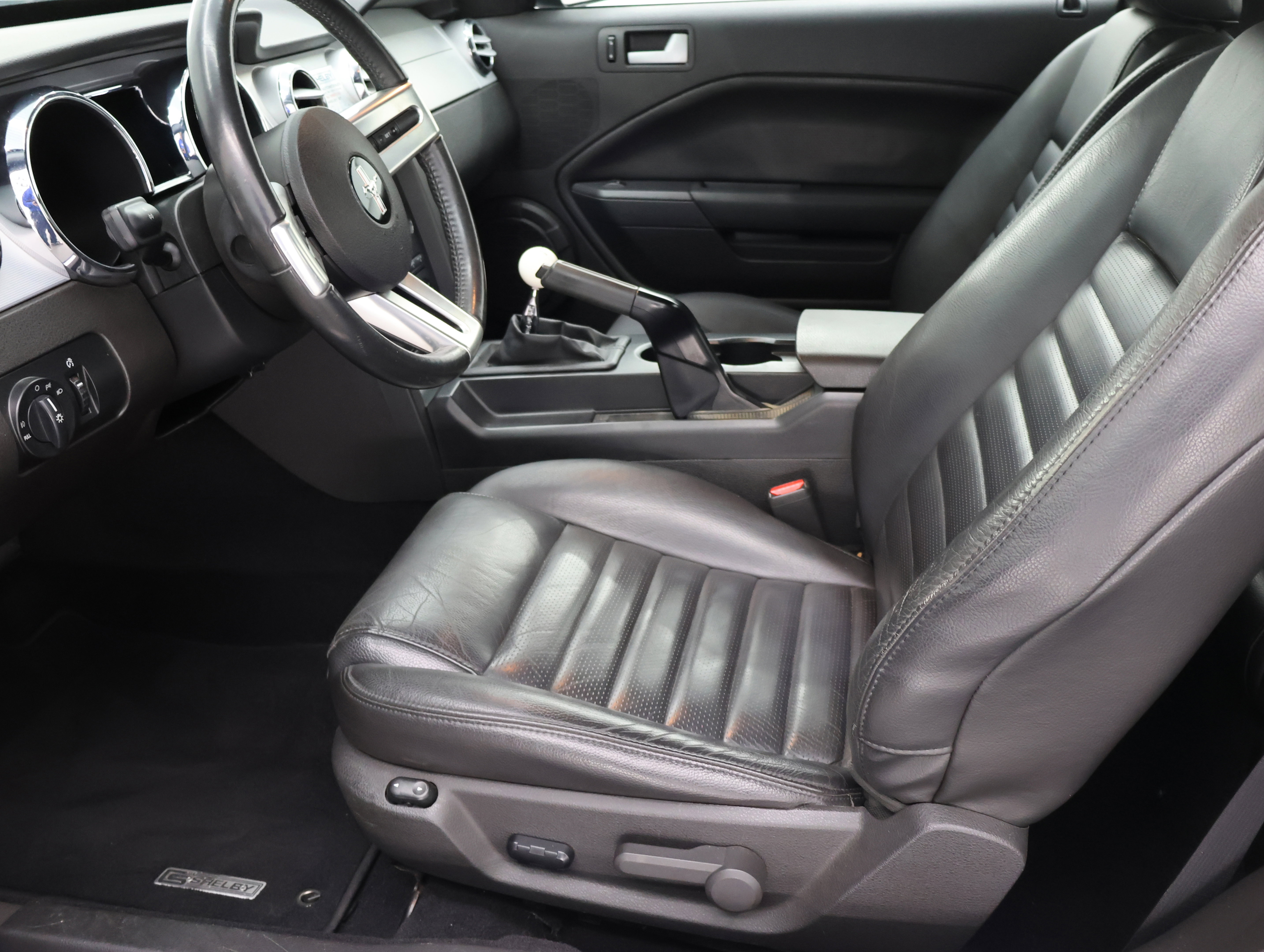Used 2008 Ford Mustang GT RWD image 8