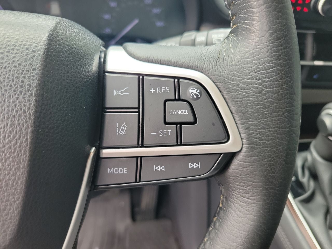 Used 2023 Toyota Sienna XLE FWD image 21