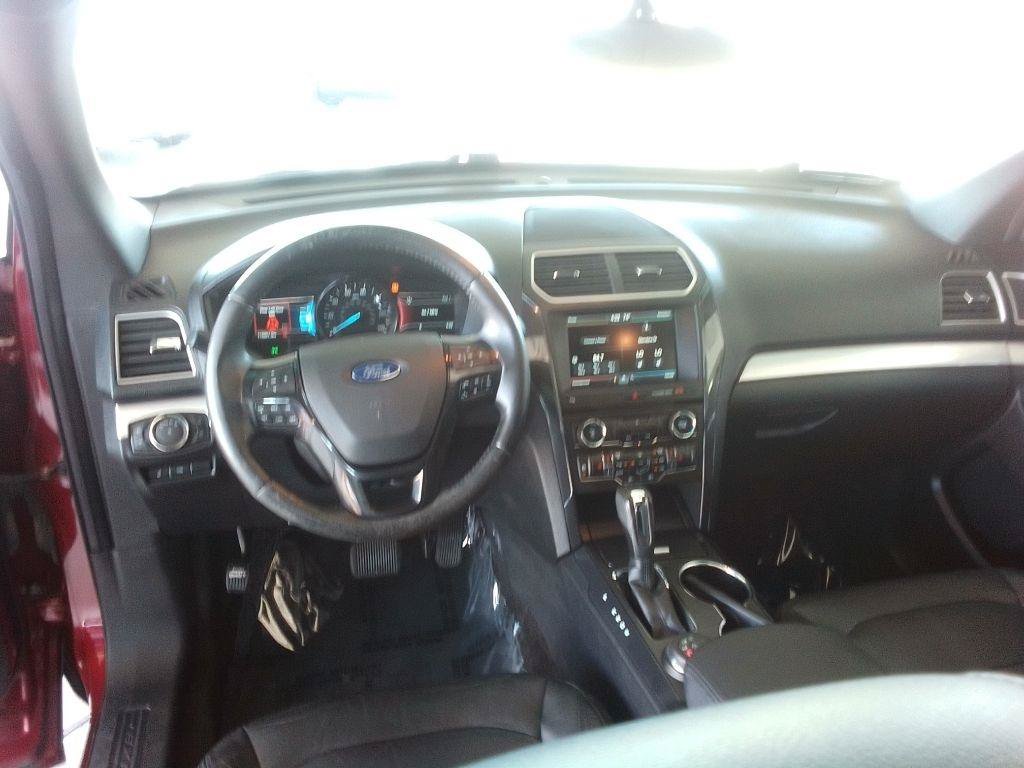 Used 2016 Ford Explorer XLT w/ Equipment Group 202A AWD/4WD image 7