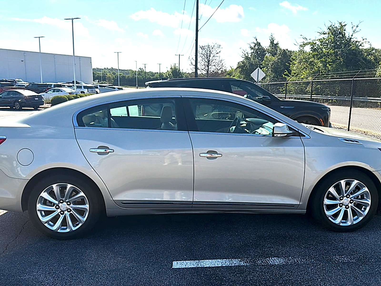 Used 2015 Buick LaCrosse Leather w/ Driver Confidence Package #1 FWD image 5