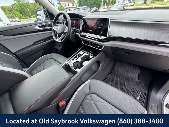 Certified 2025 Volkswagen Atlas Peak Edition SE AWD/4WD image 32