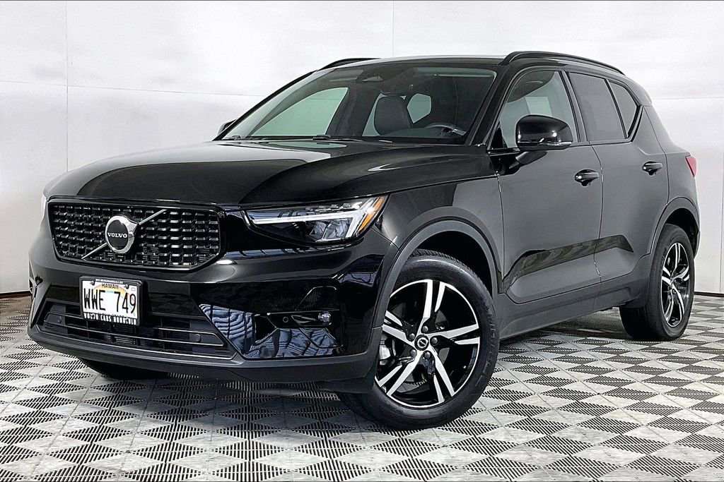 Used 2023 Volvo XC40 B5 Plus AWD/4WD image 1