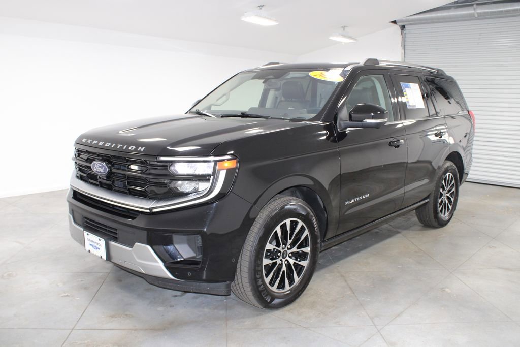 Used 2025 Ford Expedition Platinum image 4