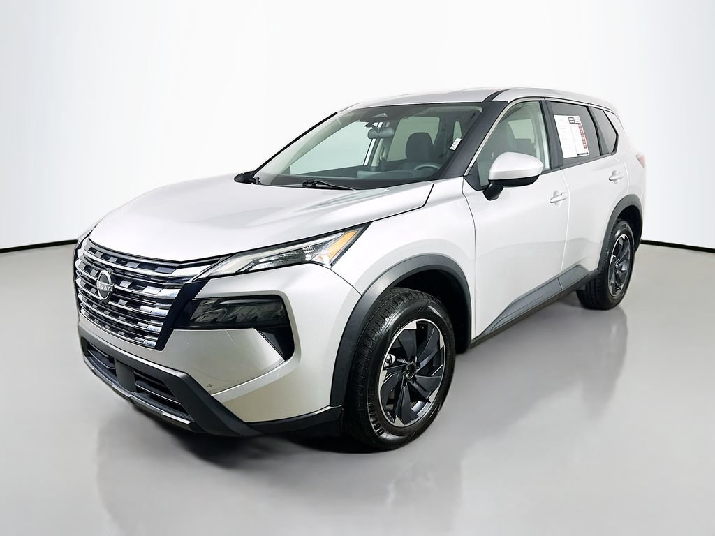 Used 2024 Nissan Rogue SV FWD image 3
