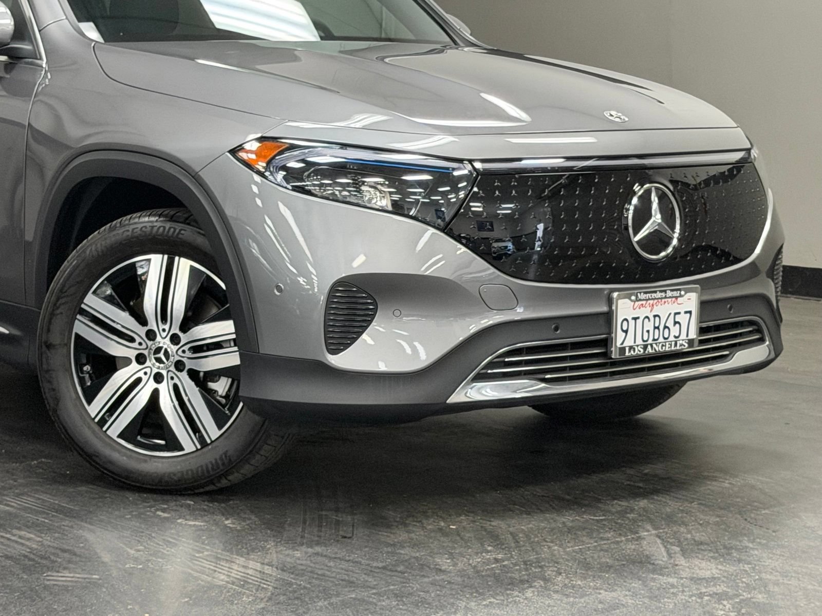 Used 2025 Mercedes-Benz EQB 300 4MATIC image 3