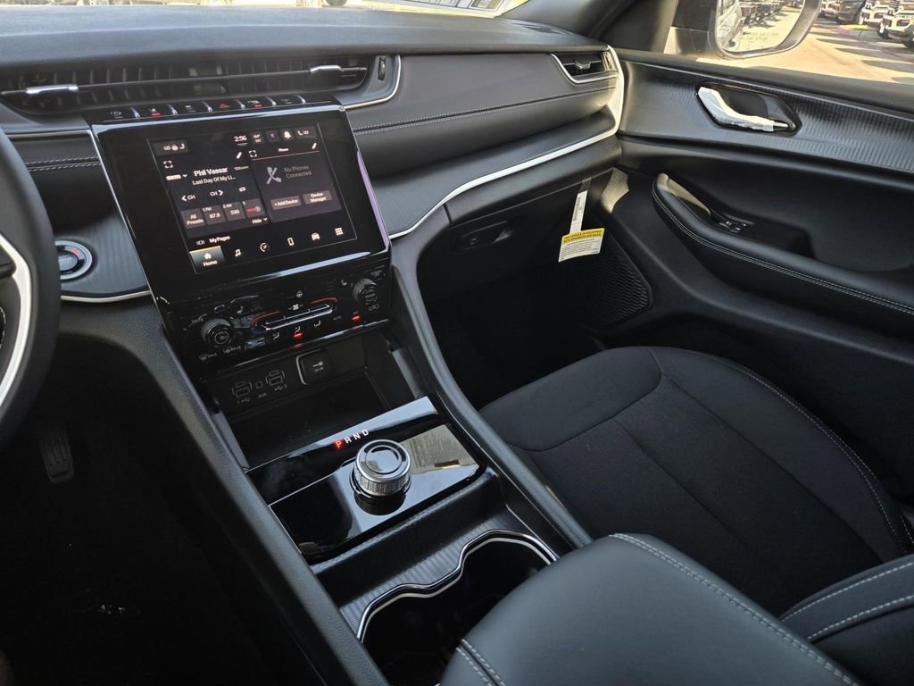 New 2025 Jeep Grand Cherokee L Laredo w/ Luxury Tech Group I image 19