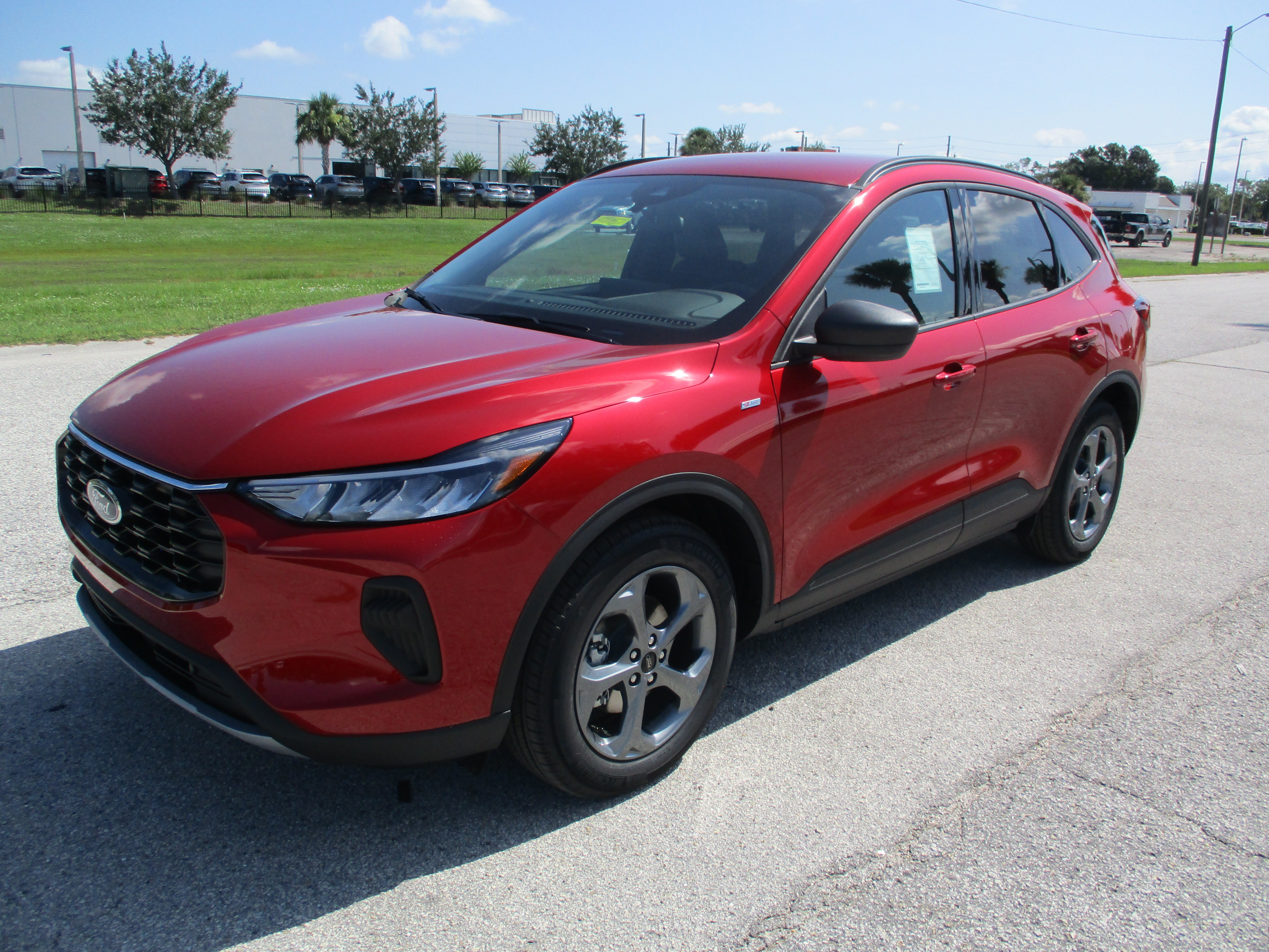 Used 2025 Ford Escape ST-Line w/ Tech Pack #1 FWD image 3