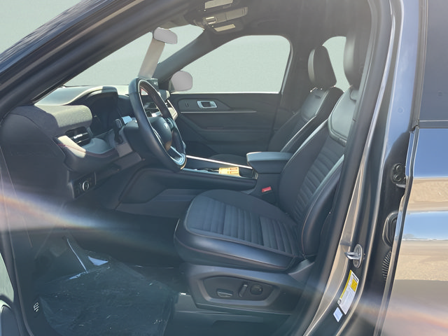 Used 2025 Ford Explorer ST-Line w/ ST-Line Street Pack AWD/4WD image 8