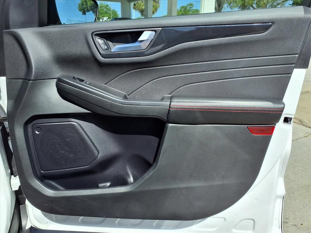 Used 2023 Ford Escape ST-Line FWD image 10