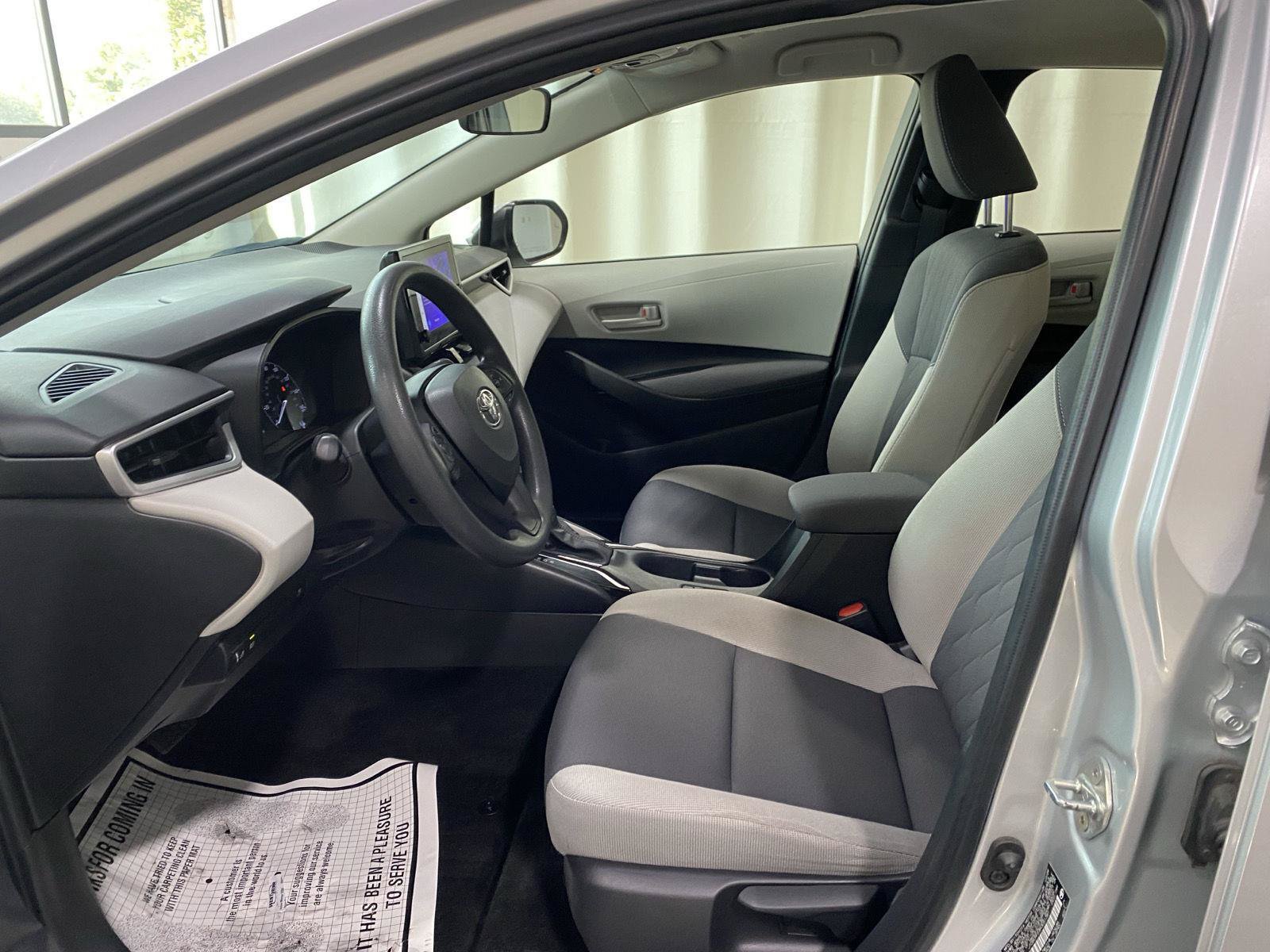 Used 2024 Toyota Corolla LE w/ LE Convenience Package FWD image 16