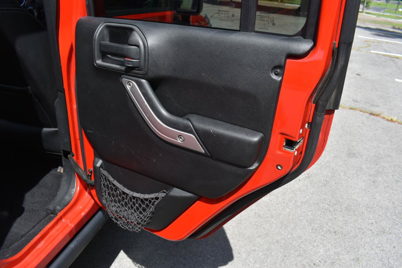 Used 2014 Jeep Wrangler Unlimited Rubicon w/ Connectivity Group AWD/4WD image 24