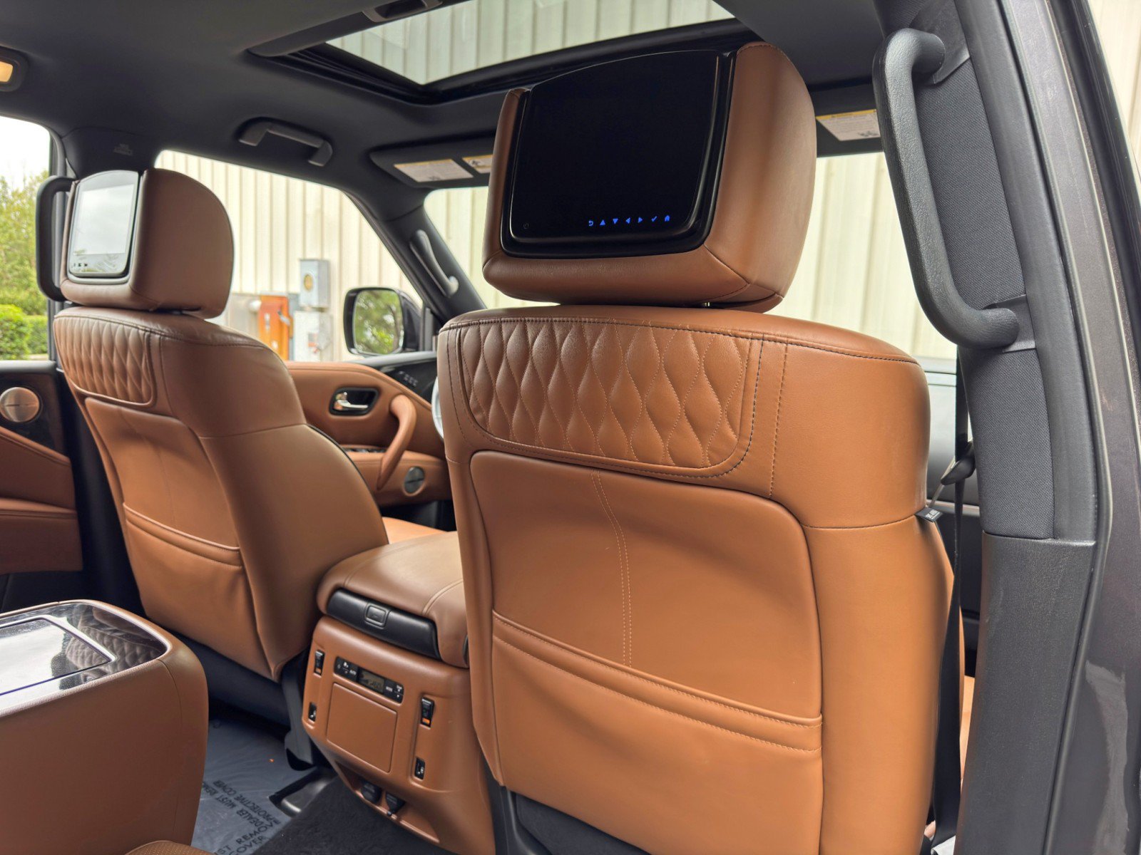 Used 2022 INFINITI QX80 Sensory w/ All-Season Package AWD/4WD image 36