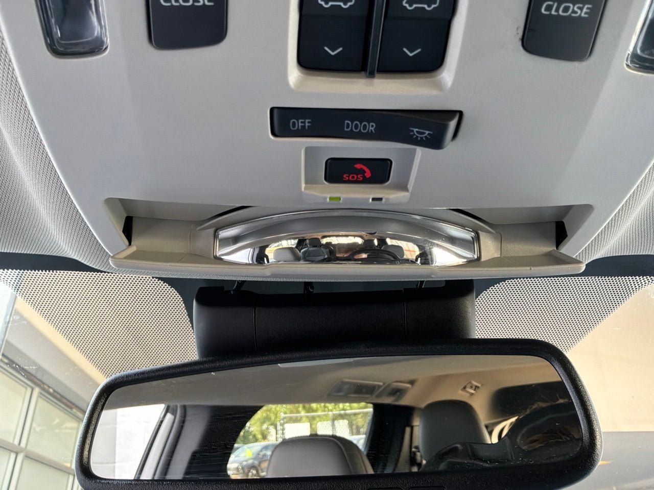 Used 2025 Toyota Sienna XLE FWD image 21
