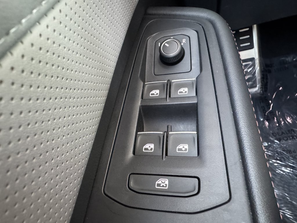 Used 2024 Volkswagen Atlas Peak Edition SE AWD/4WD image 26