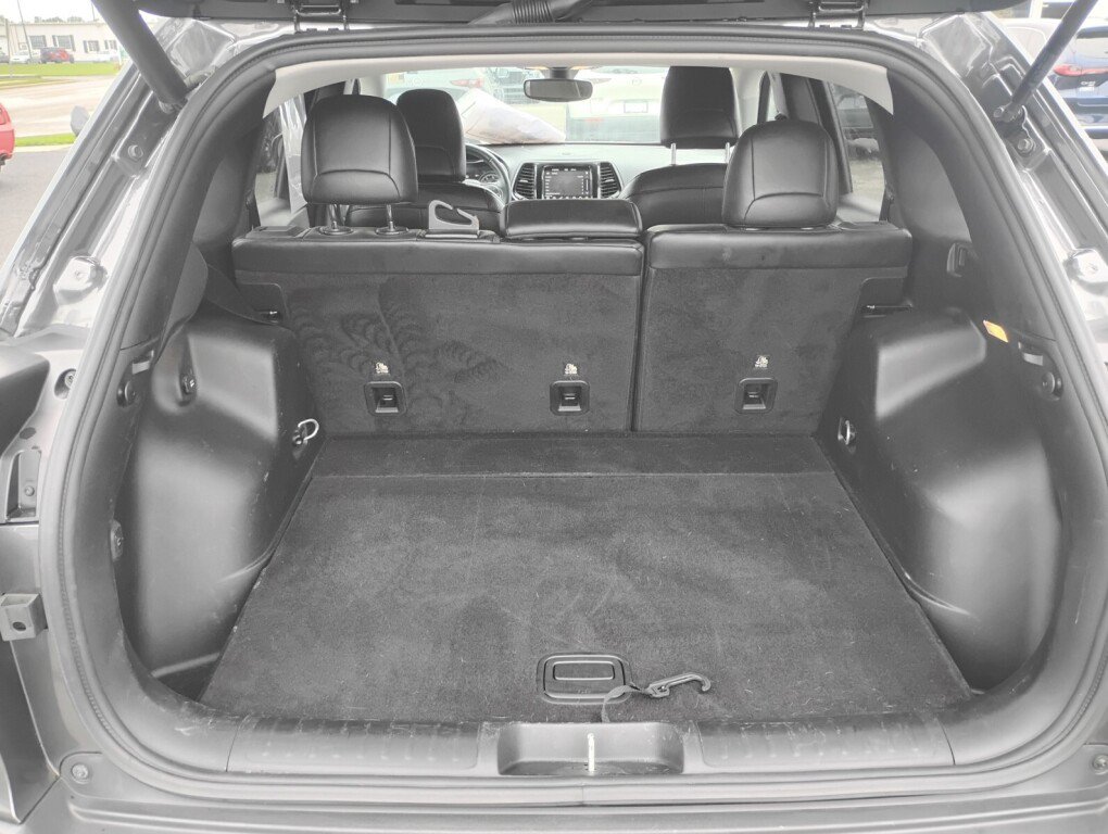 Used 2019 Jeep Cherokee Limited AWD/4WD image 12
