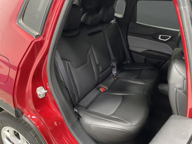 New 2025 Jeep Compass Latitude w/ Sun & Sound Group AWD/4WD image 31