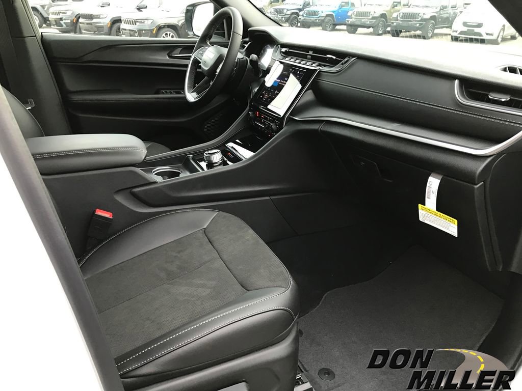 New 2025 Jeep Grand Cherokee L Altitude image 24
