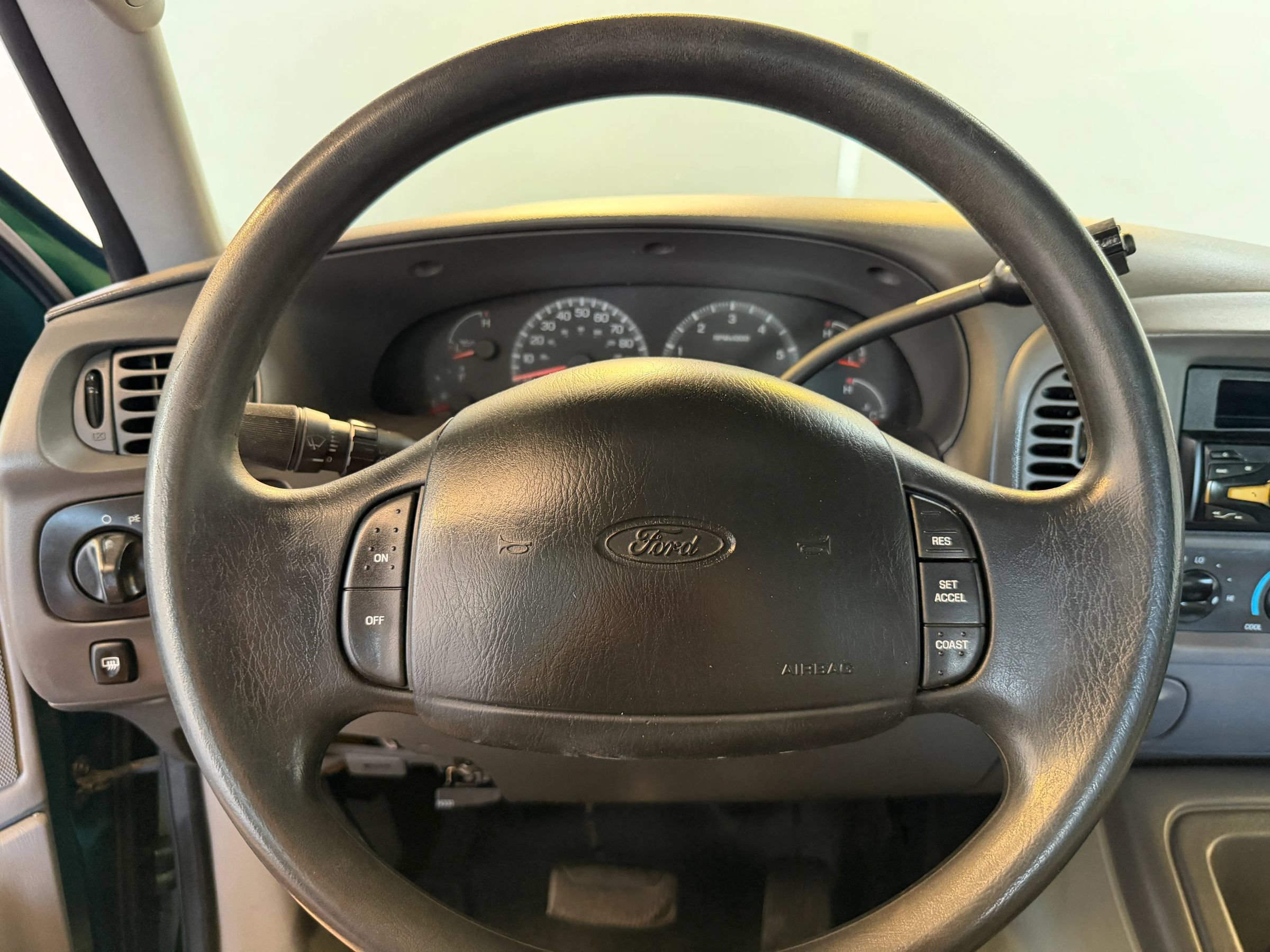 Used 2000 Ford Expedition XLT AWD/4WD image 12