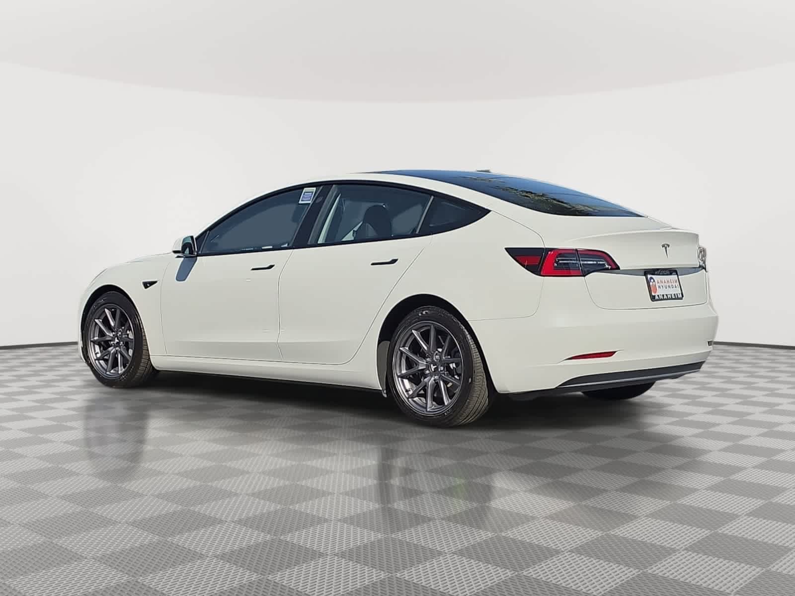 Used 2023 Tesla Model 3 Standard Range RWD image 9