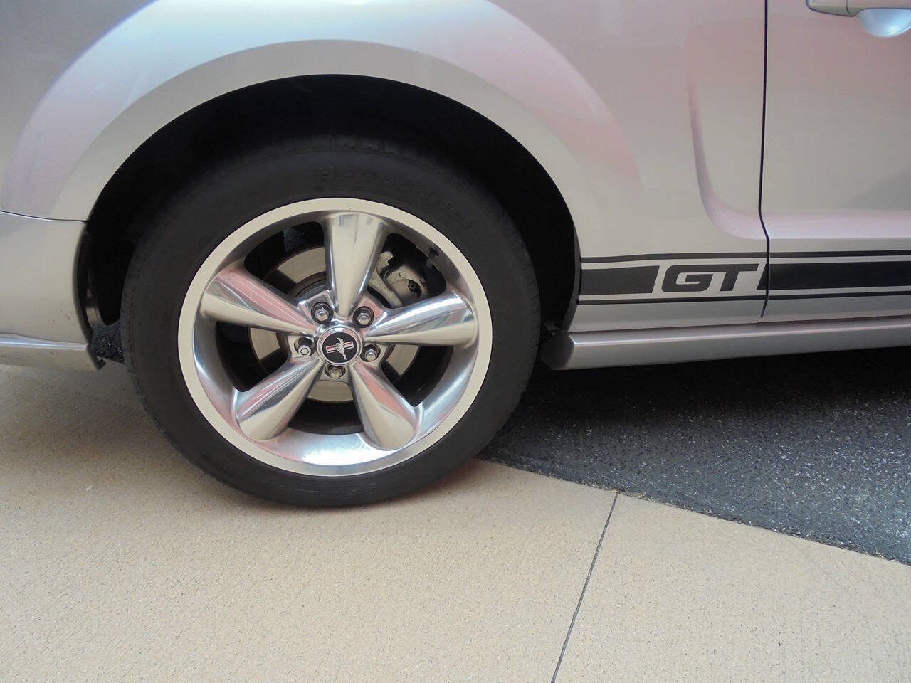 Used 2009 Ford Mustang GT RWD image 22