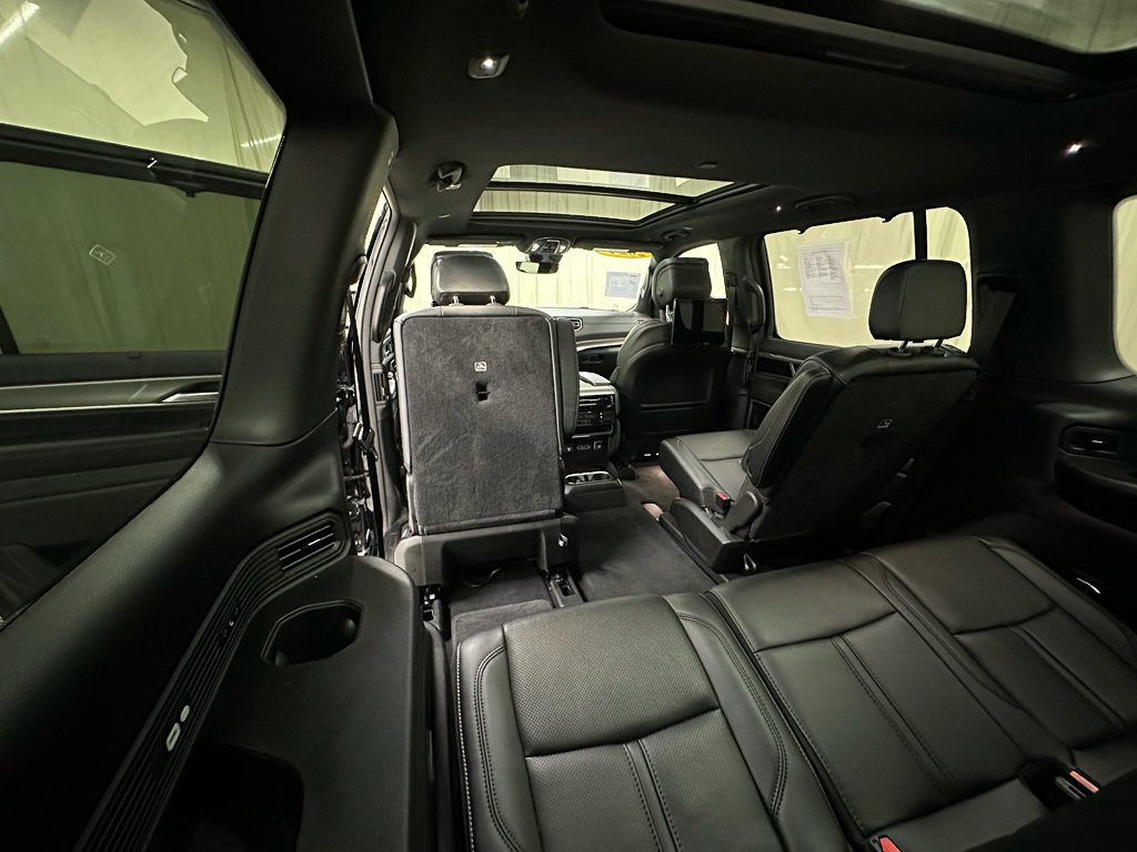 Used 2024 Jeep Wagoneer Series II w/ Convenience Group I AWD/4WD image 23