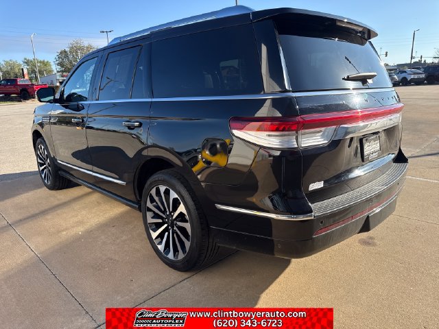 Used 2022 Lincoln Navigator Reserve AWD/4WD image 3