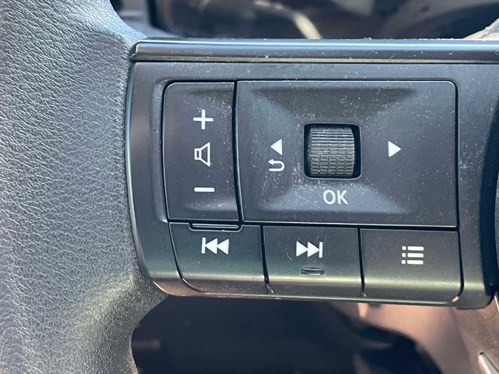 Used 2025 Nissan Kicks SV FWD image 29