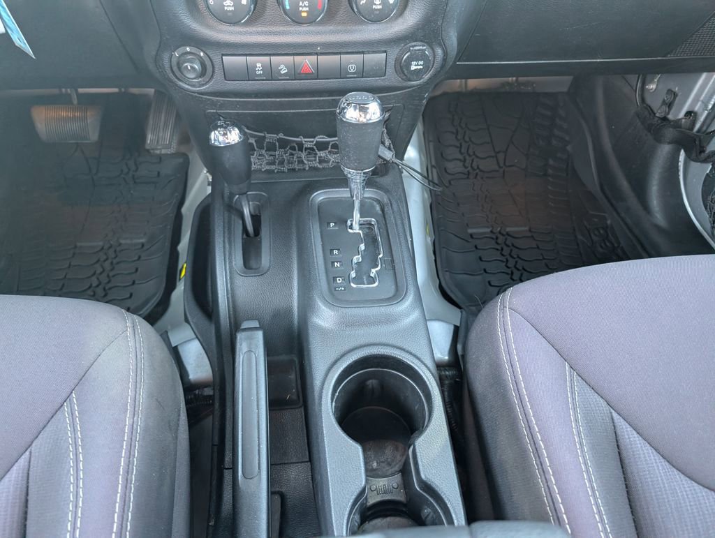 Used 2014 Jeep Wrangler Unlimited Sahara w/ Connectivity Group image 20