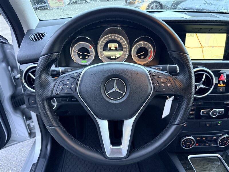 Used 2015 Mercedes-Benz GLK 350 4MATIC image 11