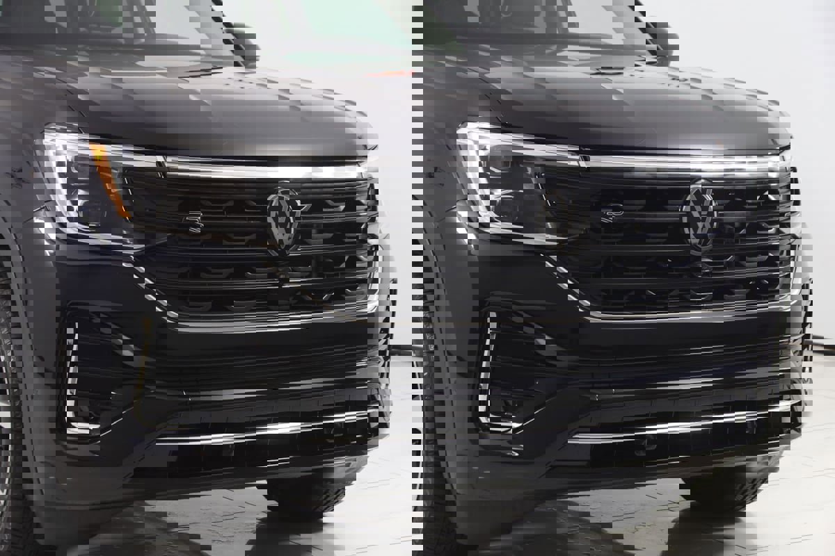 Used 2024 Volkswagen Atlas SEL Premium R-Line image 42