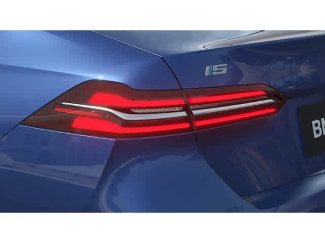 New 2027 BMW i5 eDrive40 RWD image 8